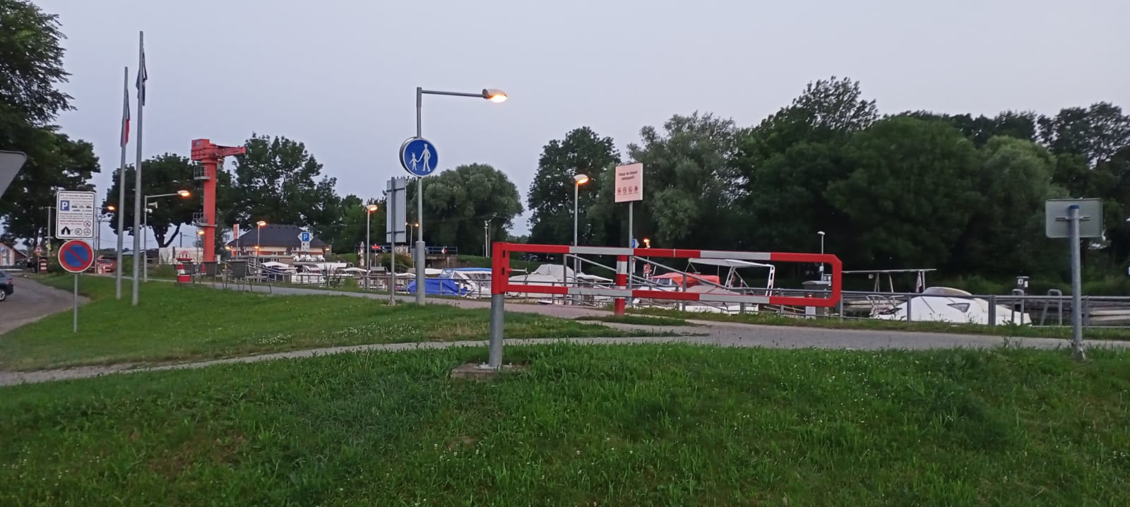 5ce6c8a7-7f2b-4a3c-8a38-7b94254e013c